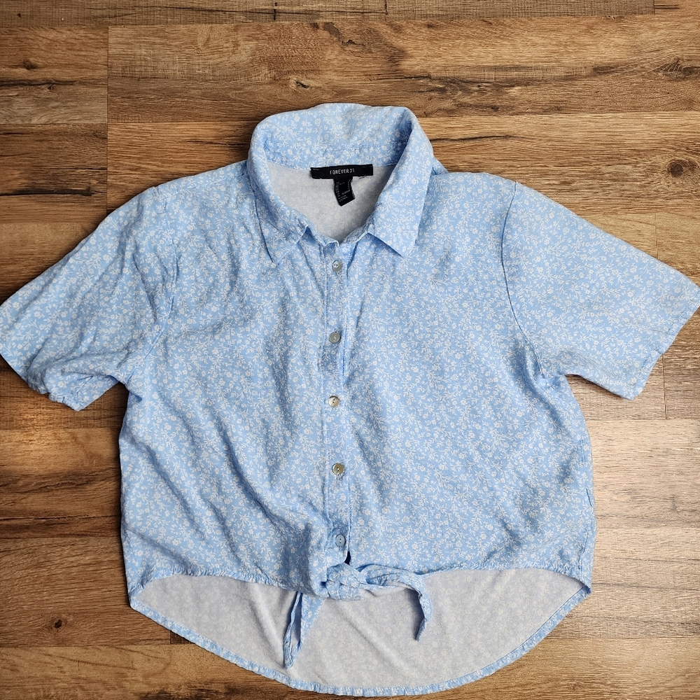 Women's Floral Tie front Button Down Cropped Blouse by Forever 21 Size Small
